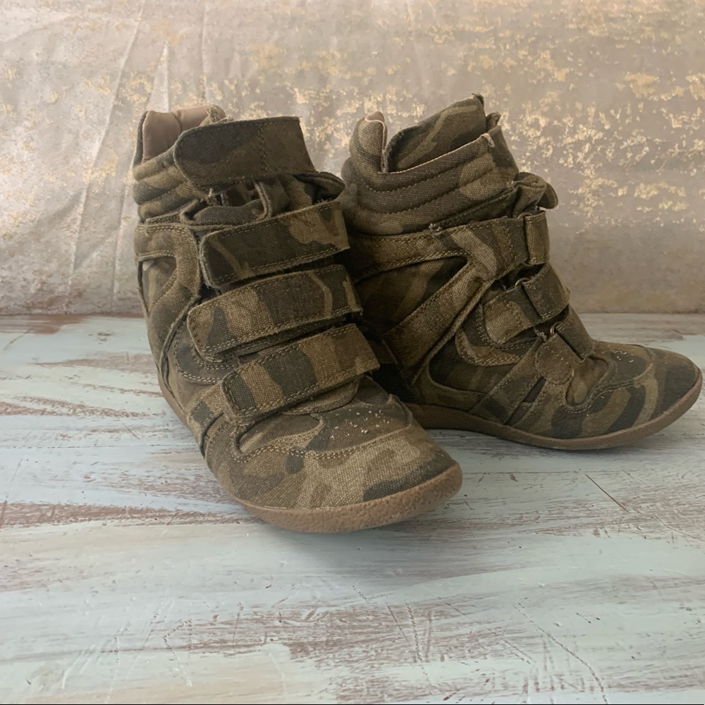 Steve Madden Camouflage Wedge Kicks